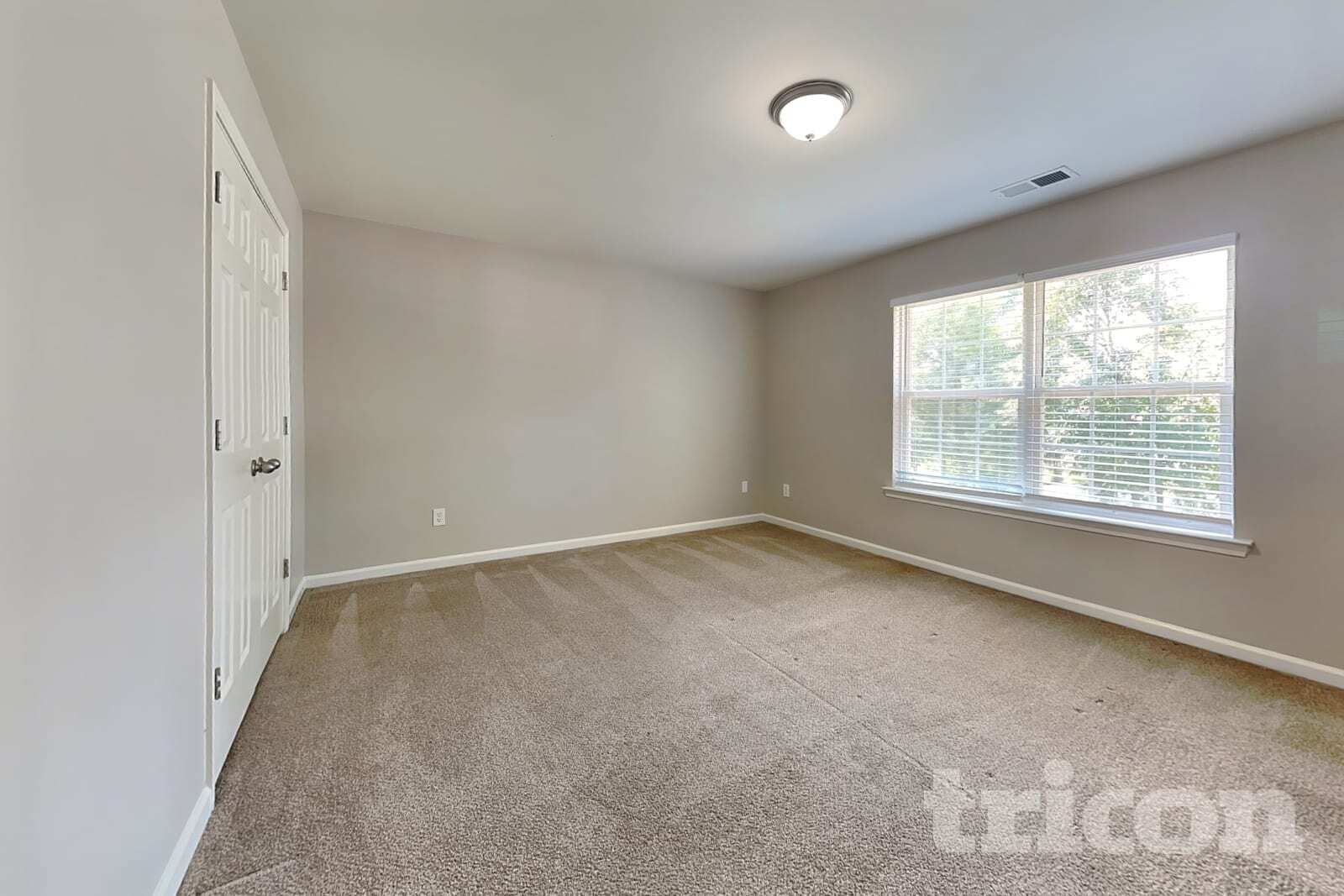 Building Photo - 2120 Clear Brook Dr