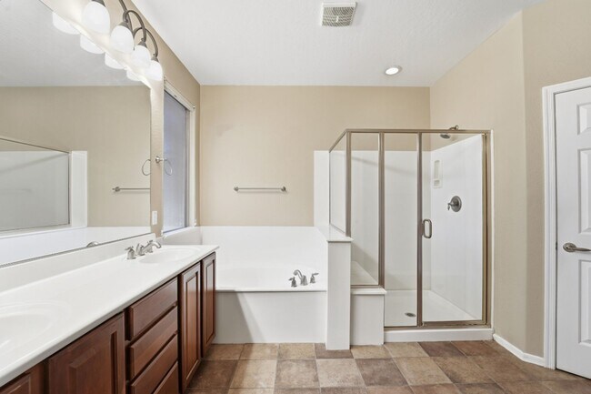 Building Photo - Spacious 3-Bedroom + Loft Home with Mountain Views in Stetson Valley