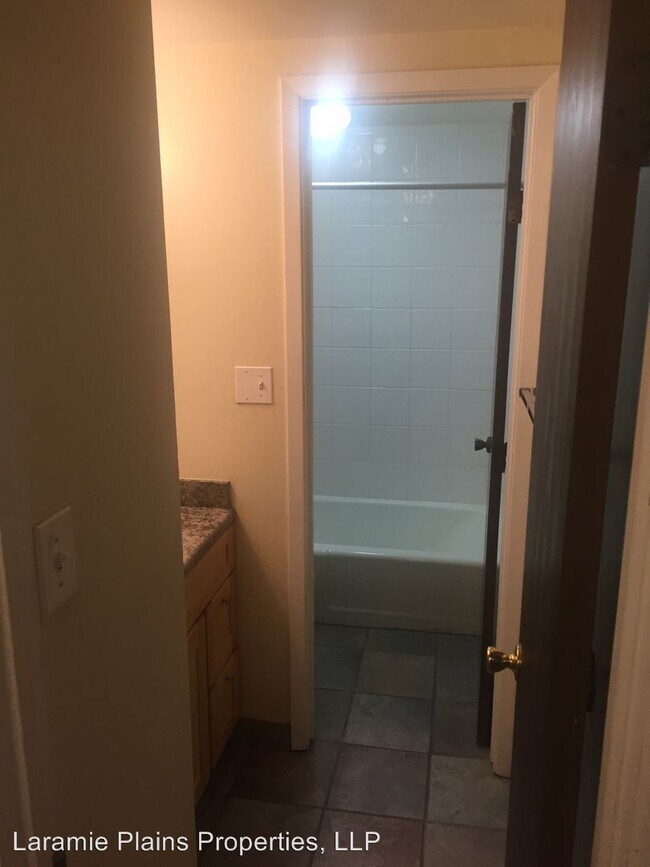 Building Photo - 815 E Ivinson Ave