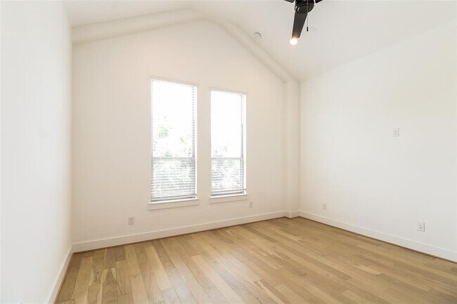 Building Photo - 3052 Truxillo St