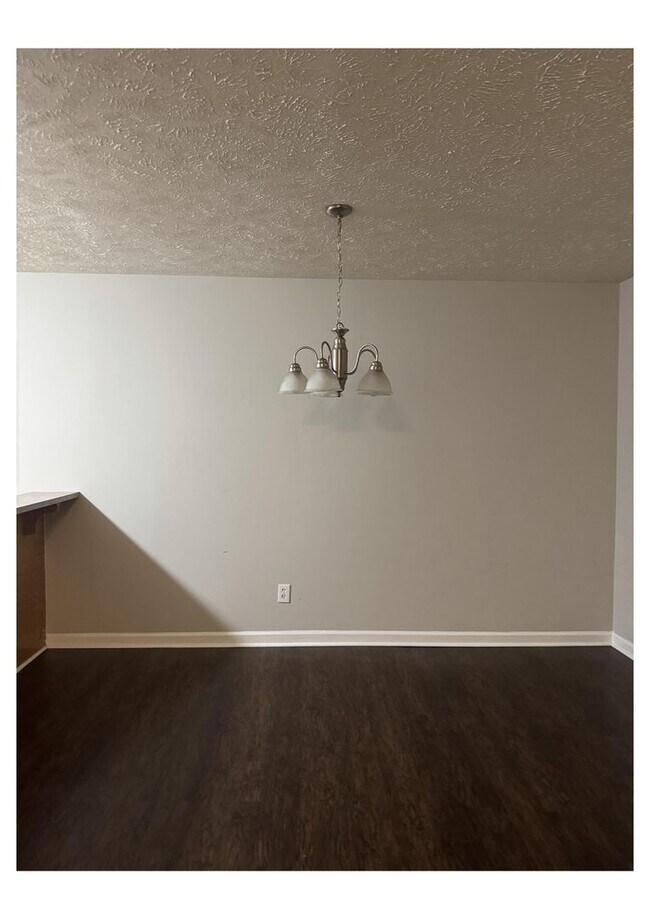 Building Photo - Spacious 2-Bedroom, 2-Bathroom Apartment in Fayetteville