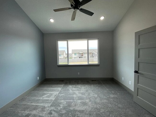 Building Photo - 2279 S Chateau Ct