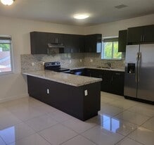 Building Photo - 1027 SW 11th Ave