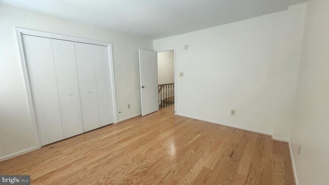 Building Photo - Arlington Townhouse With Attached Garage!