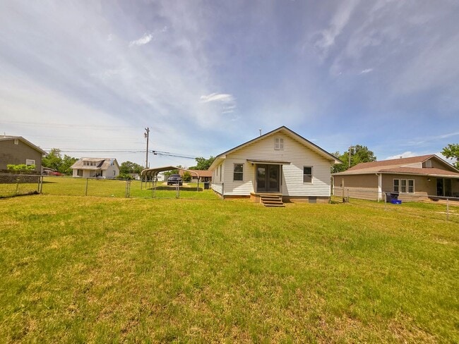 Building Photo - 3 Bedroom 1 Bath Home in Shawnee!