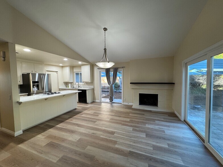 Building Photo - 4894 Alondra Way