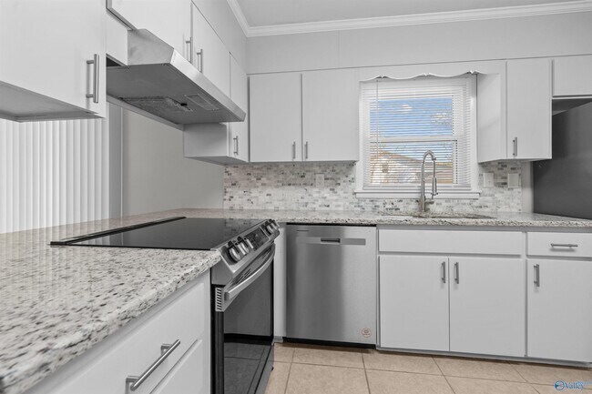 Building Photo - 1007 Heard Ct SE