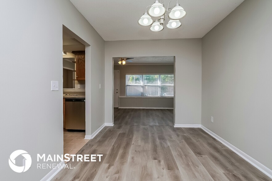 Building Photo - 13903 Briardale Ln
