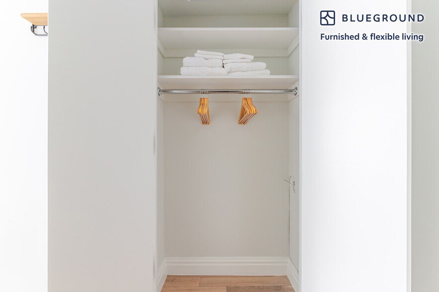 Building Photo - 340 E 51st St