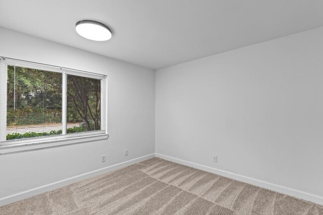 Building Photo - 3918 La Mirada Dr N