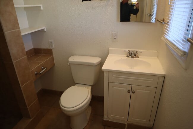 Building Photo - Great home Great price