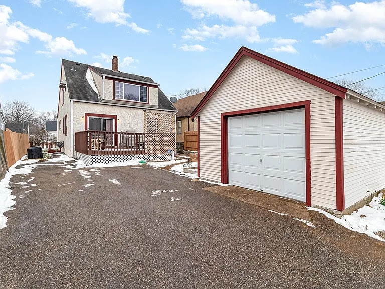 Building Photo - 1139 Maryland Ave E