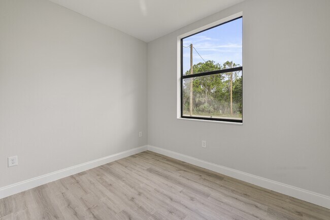 Building Photo - 3302 56th St W