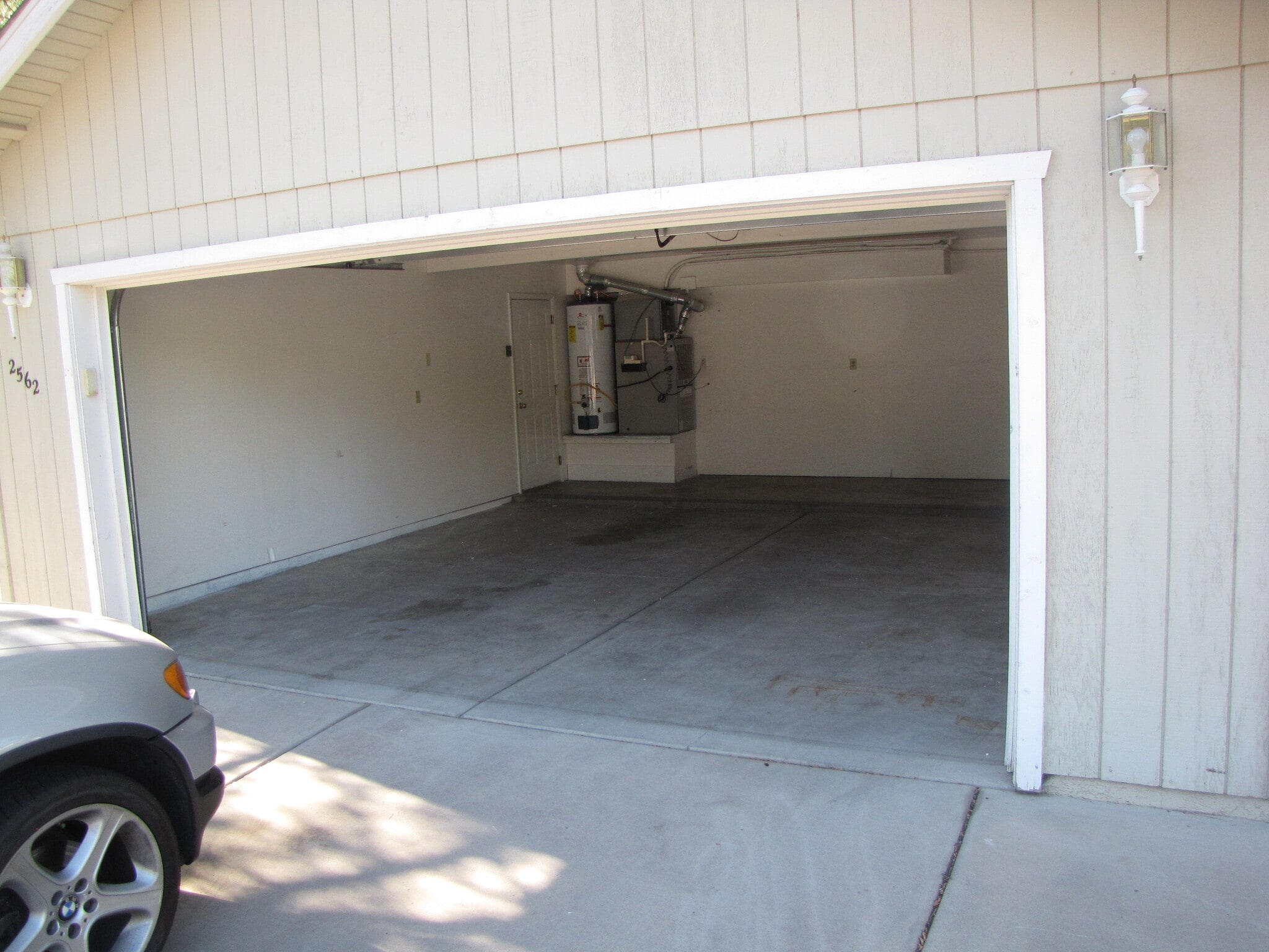 2 car garage (deep) - 2562 N Fox Run Dr