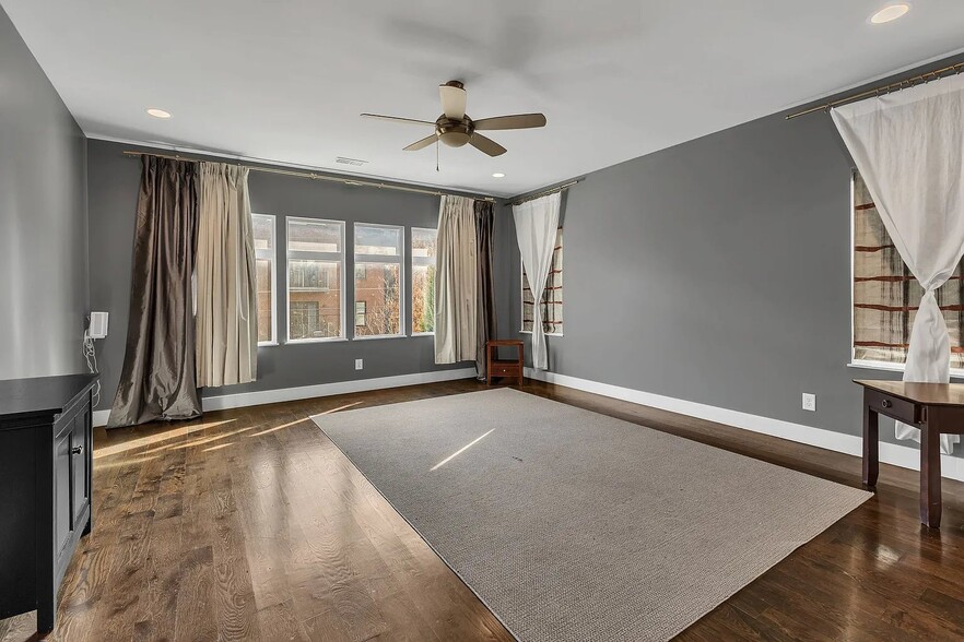 Building Photo - 606B Hume St