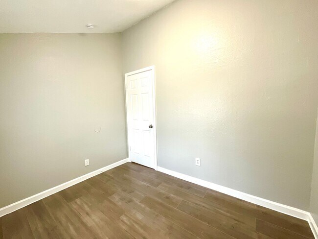 Building Photo - 602 Lovett Ave