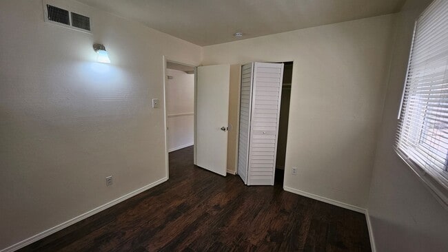 Building Photo - 3 Bed 2 Bath