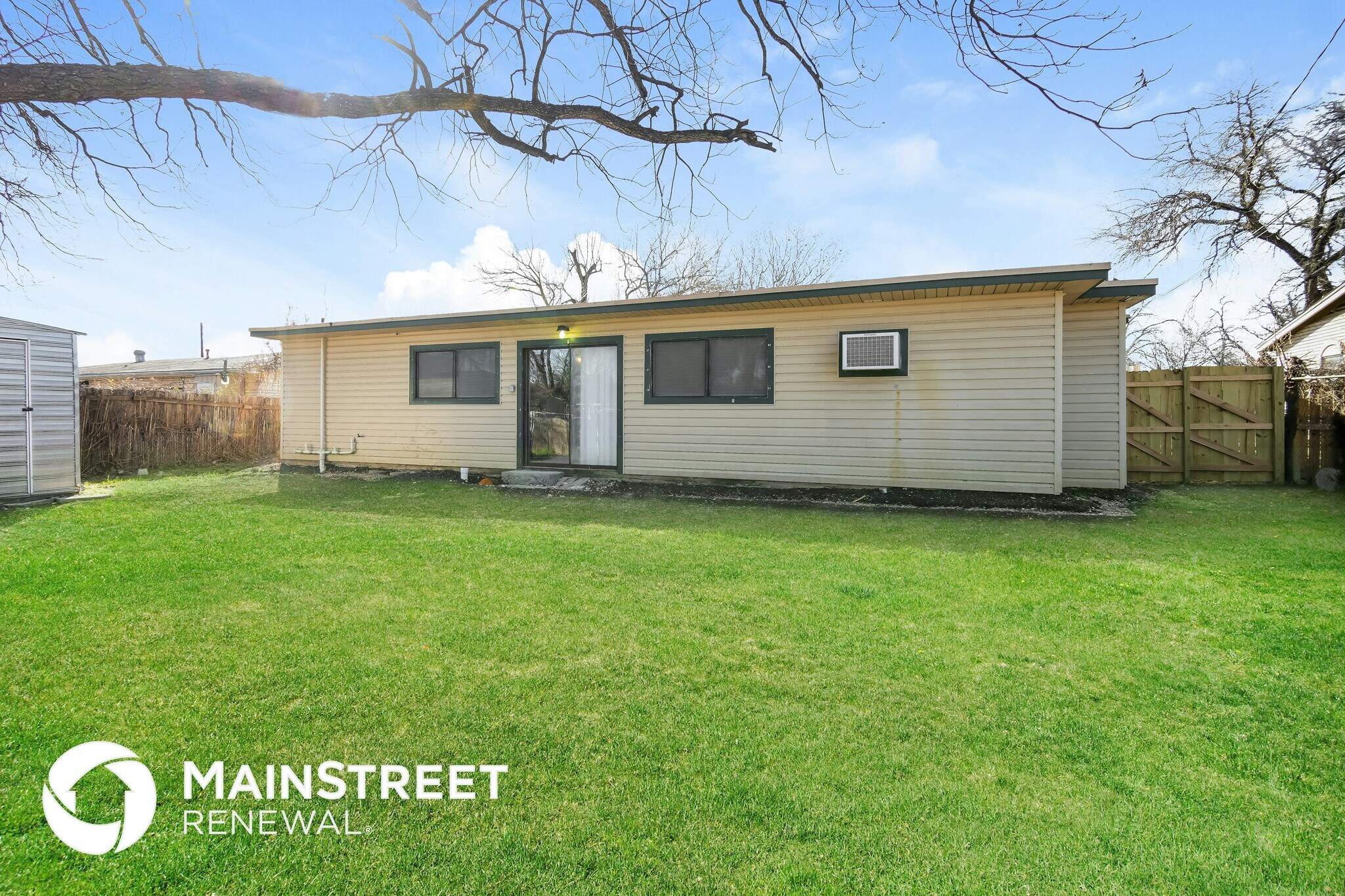 Building Photo - 347 Pilgrim Dr