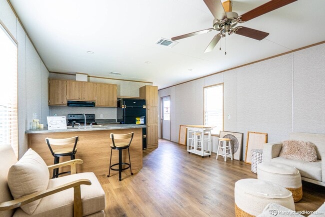 Building Photo - 160 Forrest Ave