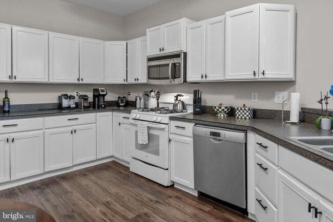 Building Photo - 319 Starflower Ln