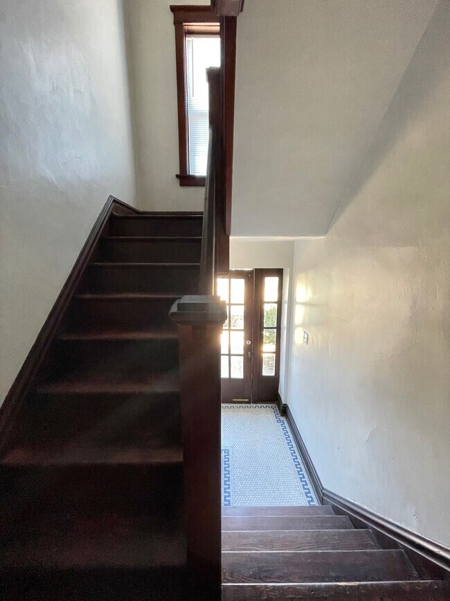 Building Photo - 4226 Dewey Ave