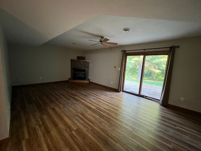 Building Photo - Beautiful 4 Bedroom 3 Bath Home in Cloquet...