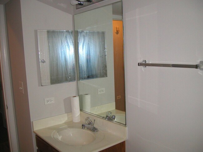 Building Photo - 2211 Waterleaf Ct