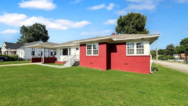 Building Photo - 1049 N Idlewild St