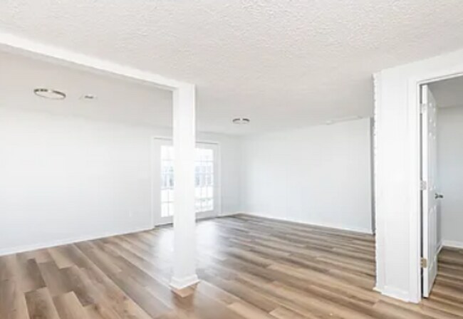 Building Photo - Huge Renovated Home in Rolling Hills!