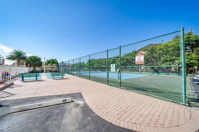 Building Photo - 1009 N Ocean Blvd