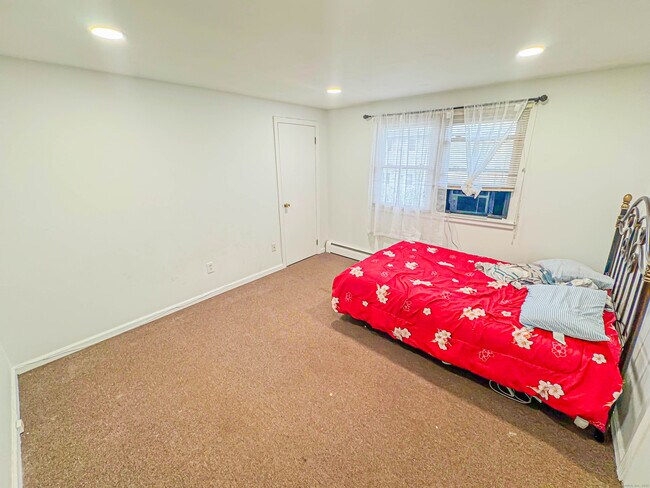 Building Photo - 70 Wynola Ave