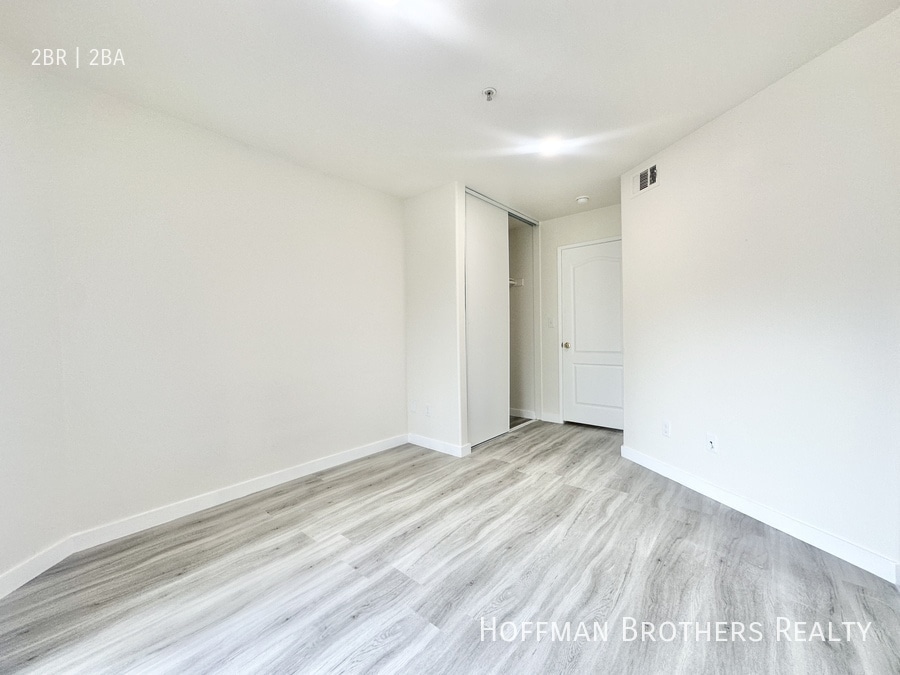 Building Photo - 7323 Winnetka Ave