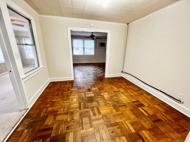 Building Photo - 3/2 on Park Street