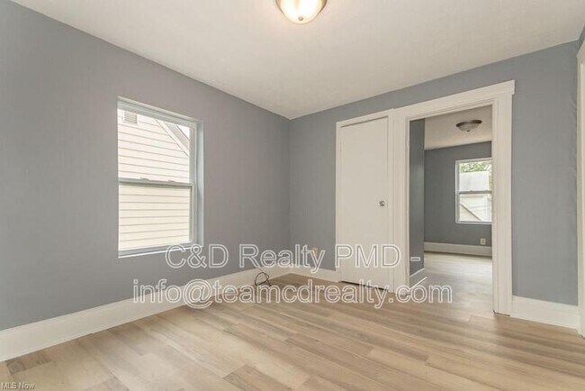 Building Photo - 3724 W 41st St