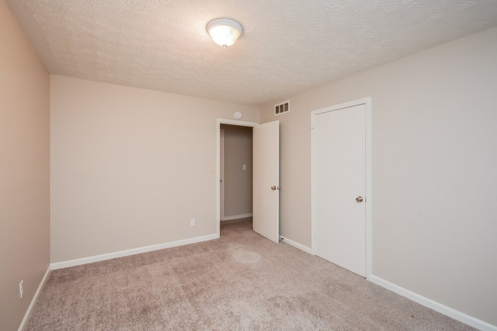 Building Photo - 990 Woodbridge Dr NE