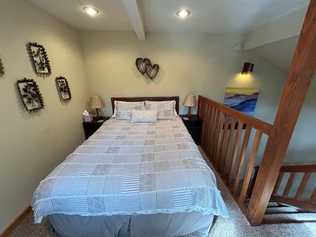 Building Photo - The Aspens 3-Bedroom Condo