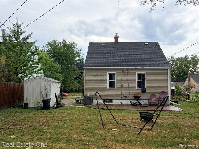 Building Photo - 1436 Leroy St