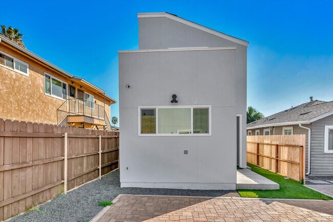 Building Photo - 4048 Cherokee Ave