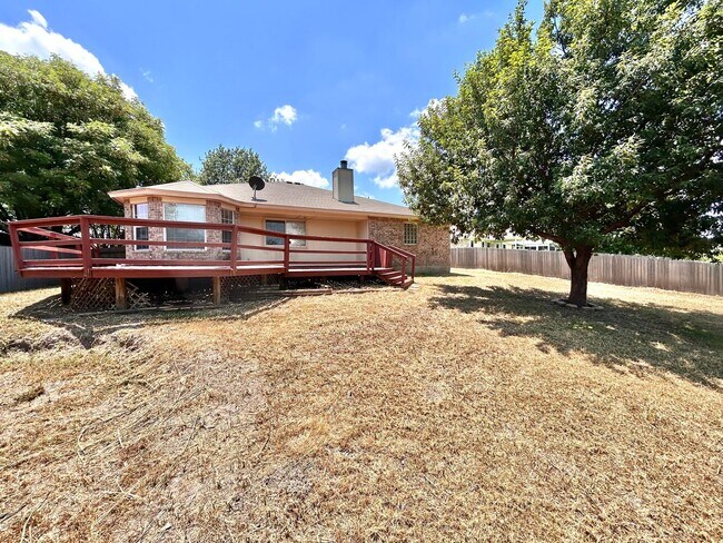 Building Photo - 404 Mesquite Cir