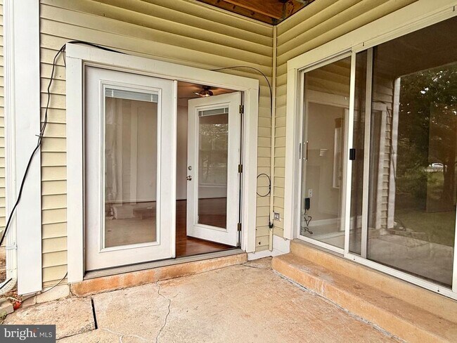Building Photo - 2930 Yarling Ct