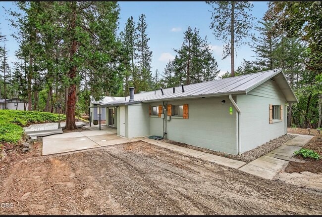 Building Photo - 981 Upper Applegate Rd