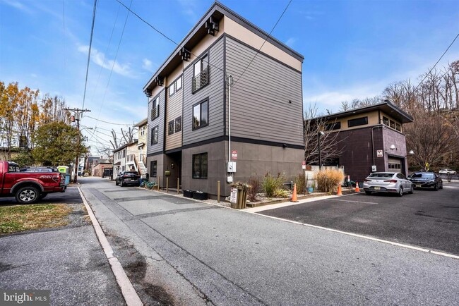 Building Photo - 12 McCready's Alley