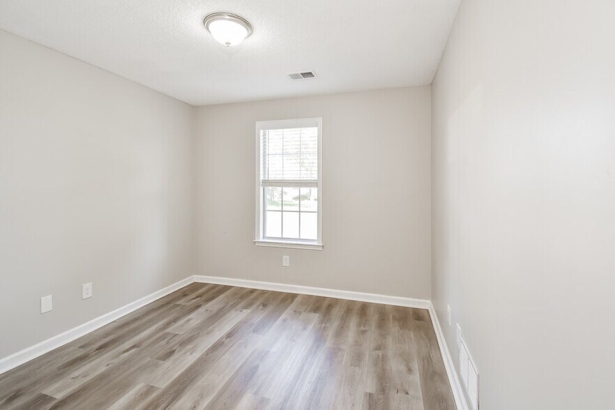 Building Photo - 1337 Pendulum Dr N