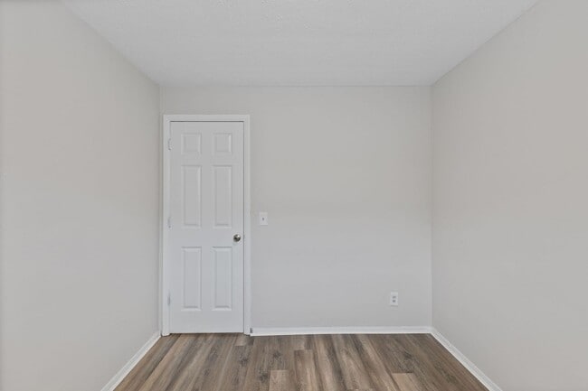 Building Photo - COLLEGE HILL- amazing 3 bedroom, 1.5 bathr...