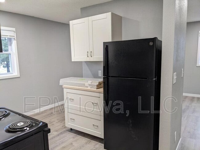 Building Photo - 105 Ludland Dr