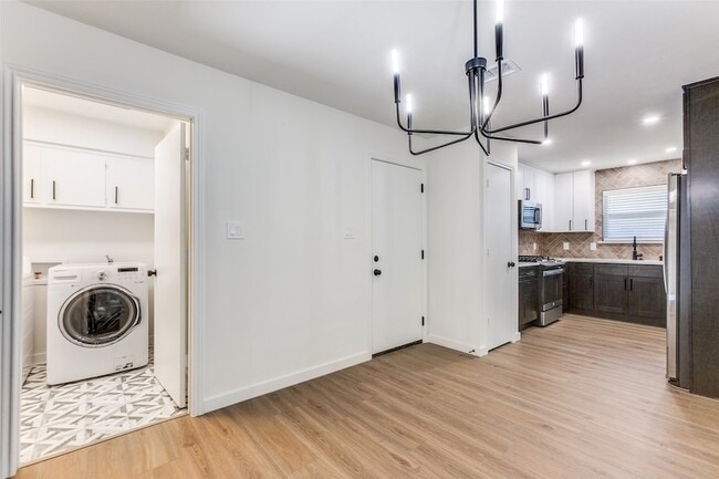 Building Photo - 2822 Clear Springs Dr