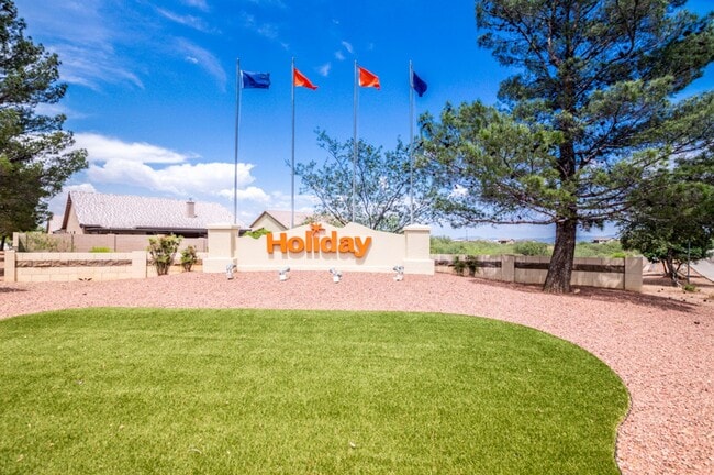 Building Photo - Great Open Floor Plan 3 Bedroom, 2 Bath, Central A/C in Holiday Subdivision!