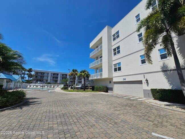 Building Photo - 590 S Banana River Dr