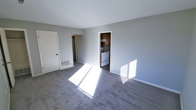 Building Photo - 372 26th Ave SW