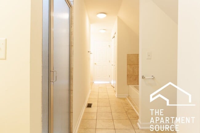 Building Photo - HUGE 3BR/2BA Duplex UP Close to Blue Line  NO SECURITY DEPOSIT!